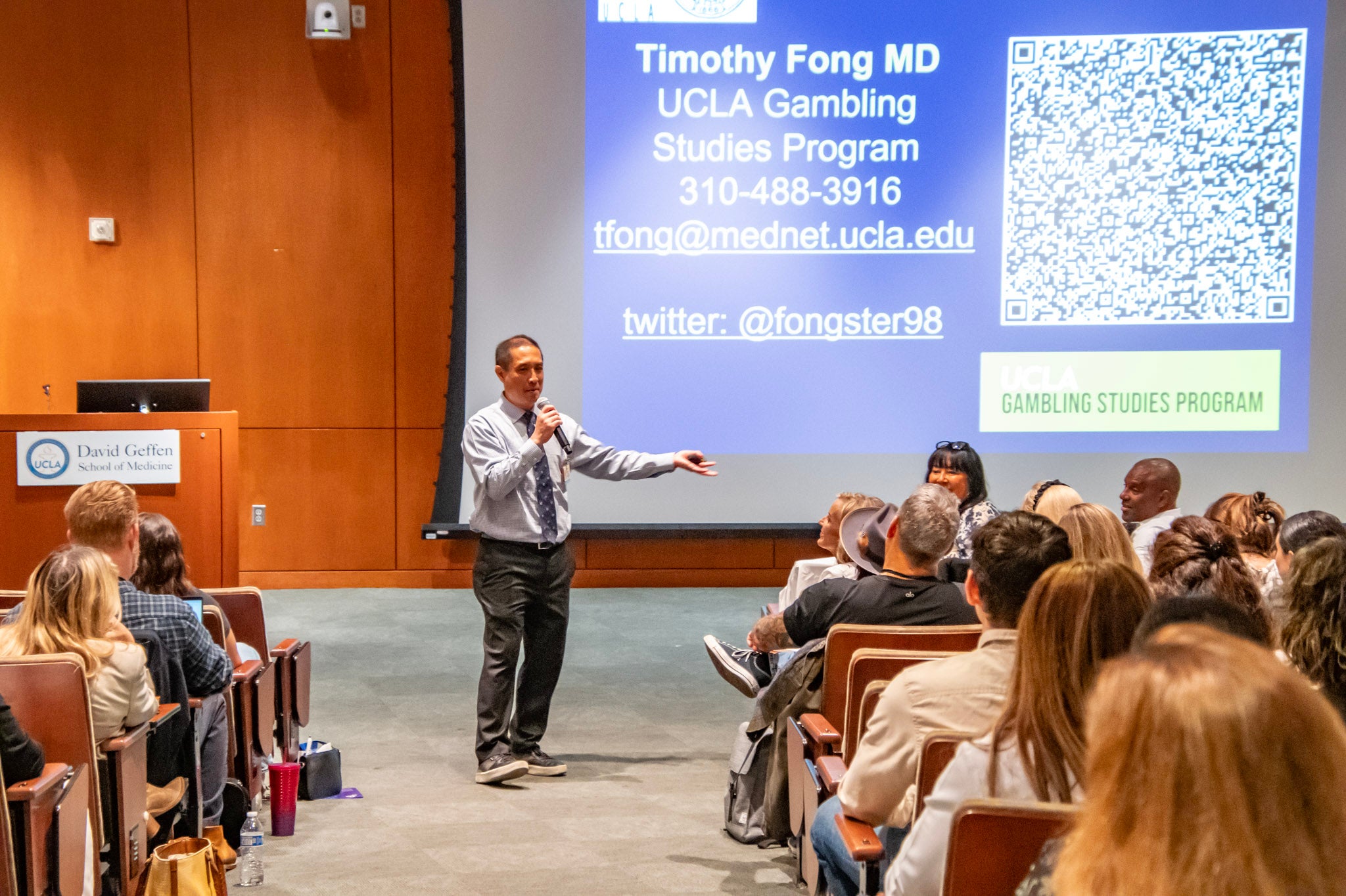 Dr. Timothy Fong interacts with attendees at the UCLA & CiR Los Angeles Mental Health & Addiction Symposium